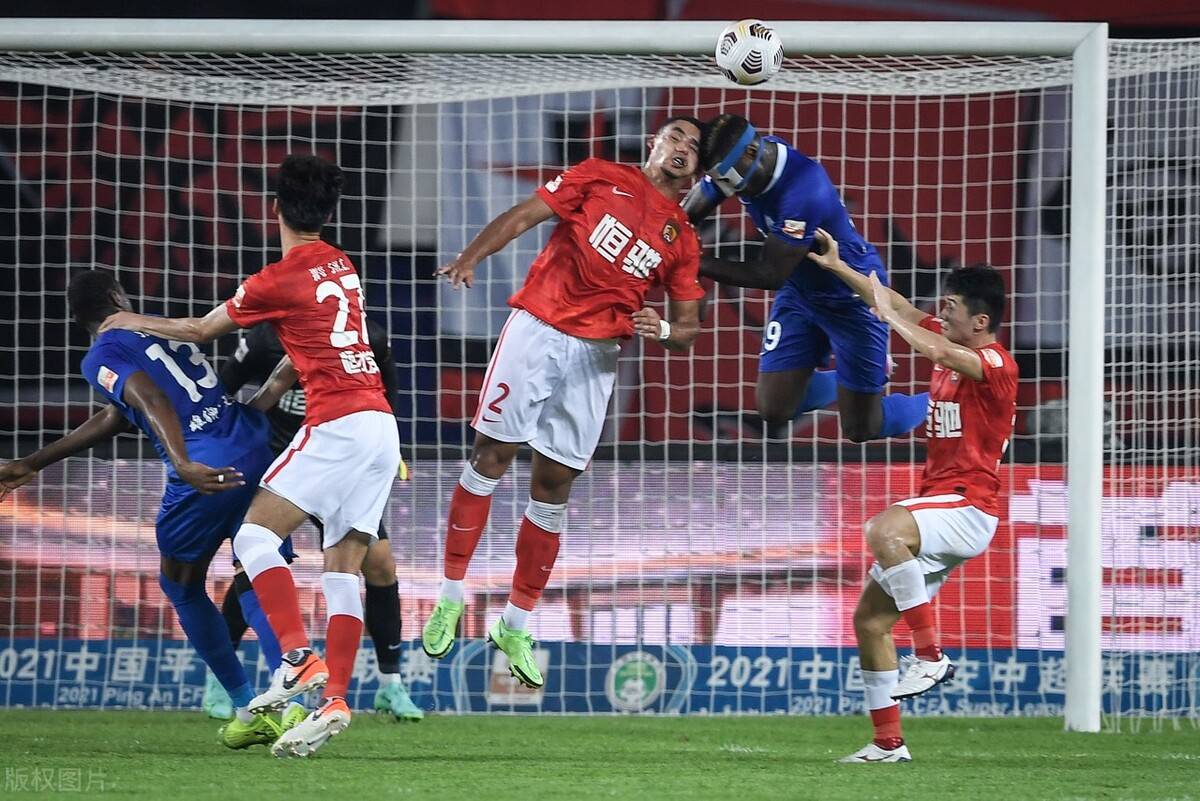 乒乓球热身赛焦点战：河套雄狮队读秒扳平海滨雷豹队，客场强势带走胜利。赛后更衣室沸腾的简单介绍